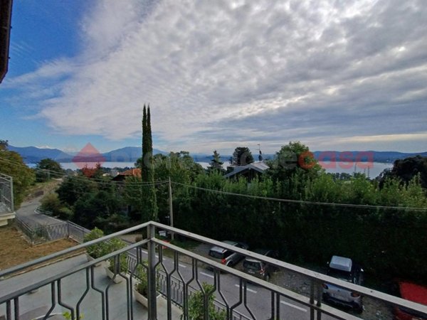 casa indipendente in vendita a Lesa in zona Solcio