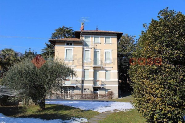 casa indipendente in vendita a Lesa in zona Solcio