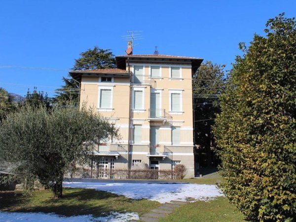 casa indipendente in vendita a Lesa in zona Solcio