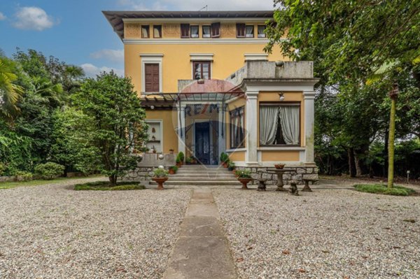 casa indipendente in vendita a Lesa