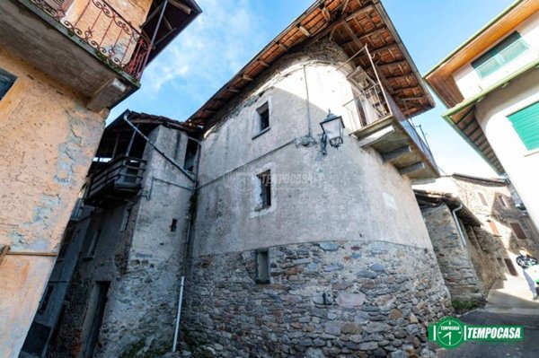 casale in vendita a Lesa in zona Calogna