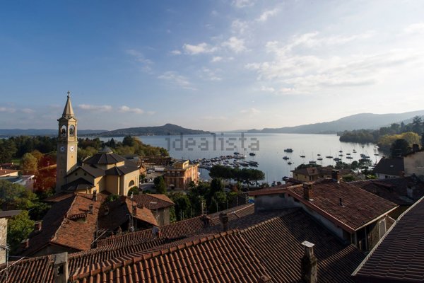 casa indipendente in vendita a Lesa in zona Solcio