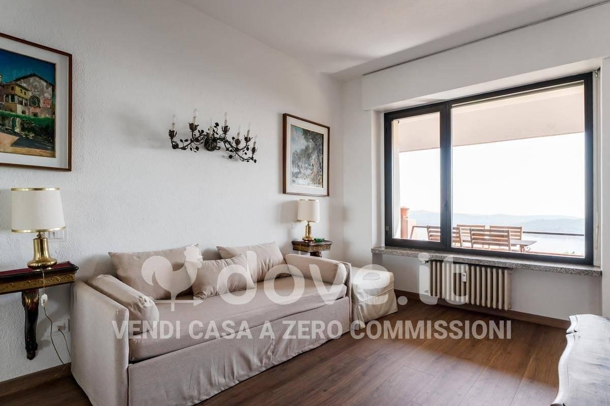 appartamento in vendita a Lesa in zona Comnago