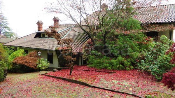 casa indipendente in vendita a Lesa in zona Comnago
