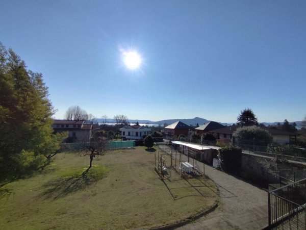 appartamento in vendita a Lesa in zona Solcio