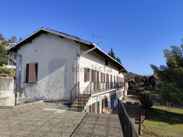 appartamento in vendita a Lesa in zona Solcio