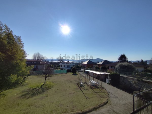 appartamento in vendita a Lesa in zona Solcio