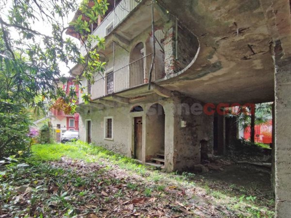 casa indipendente in vendita a Lesa in zona Solcio