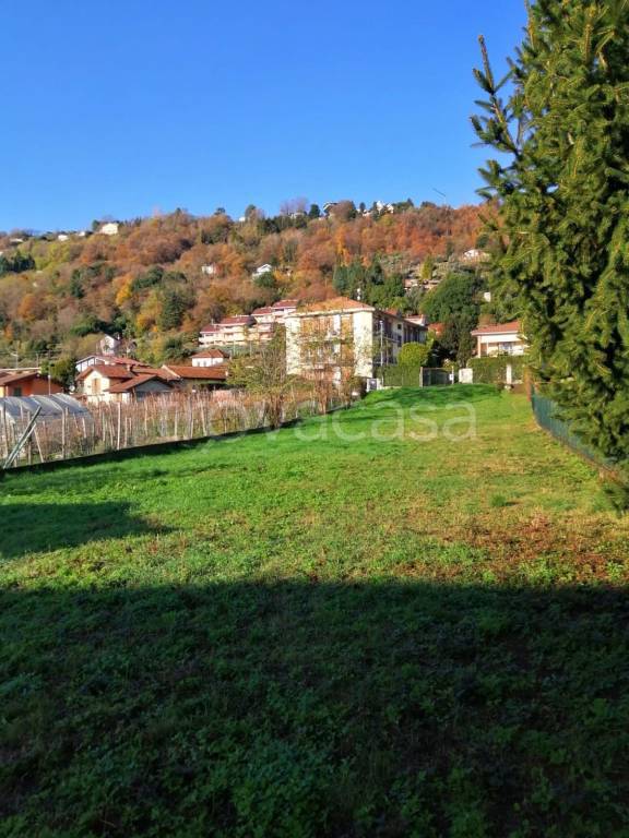 terreno edificabile in vendita a Lesa in zona Solcio