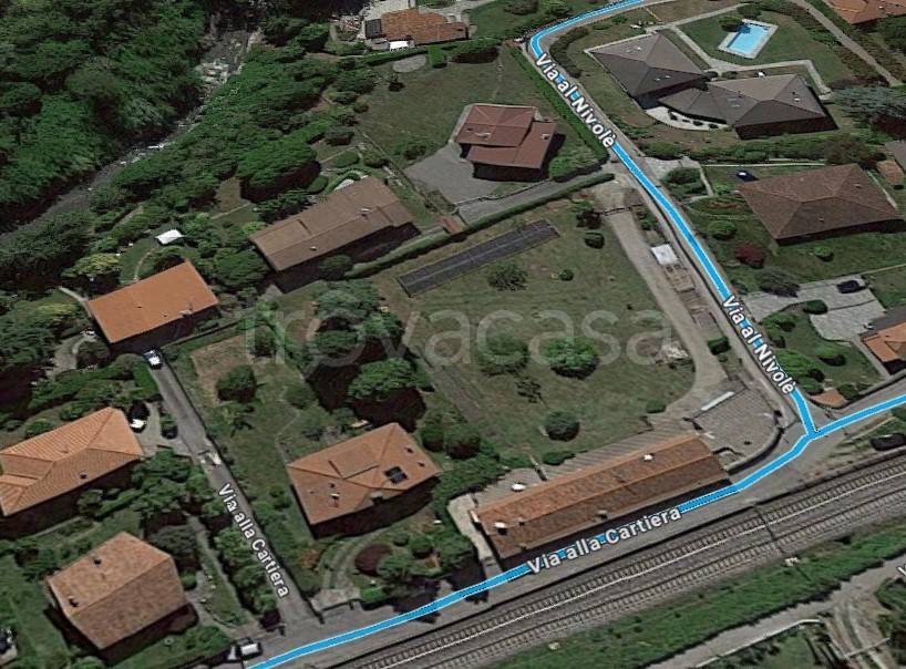 casa indipendente in vendita a Lesa in zona Solcio