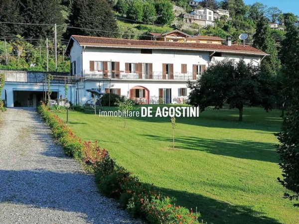 casa indipendente in vendita a Lesa in zona Solcio