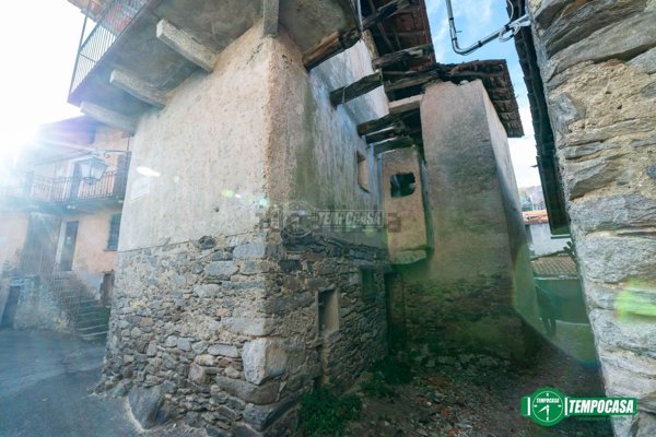 appartamento in vendita a Lesa in zona Calogna