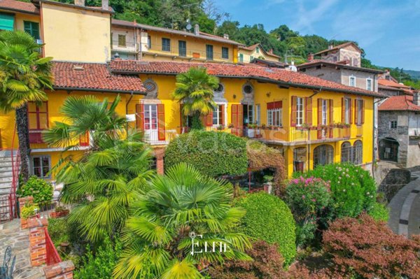 casa indipendente in vendita a Lesa in zona Solcio