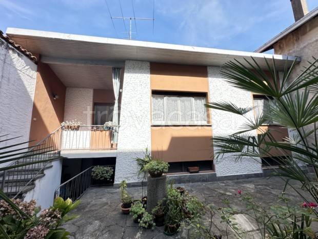 casa indipendente in vendita a Lesa