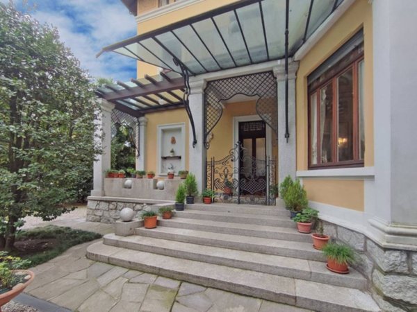 casa indipendente in vendita a Lesa