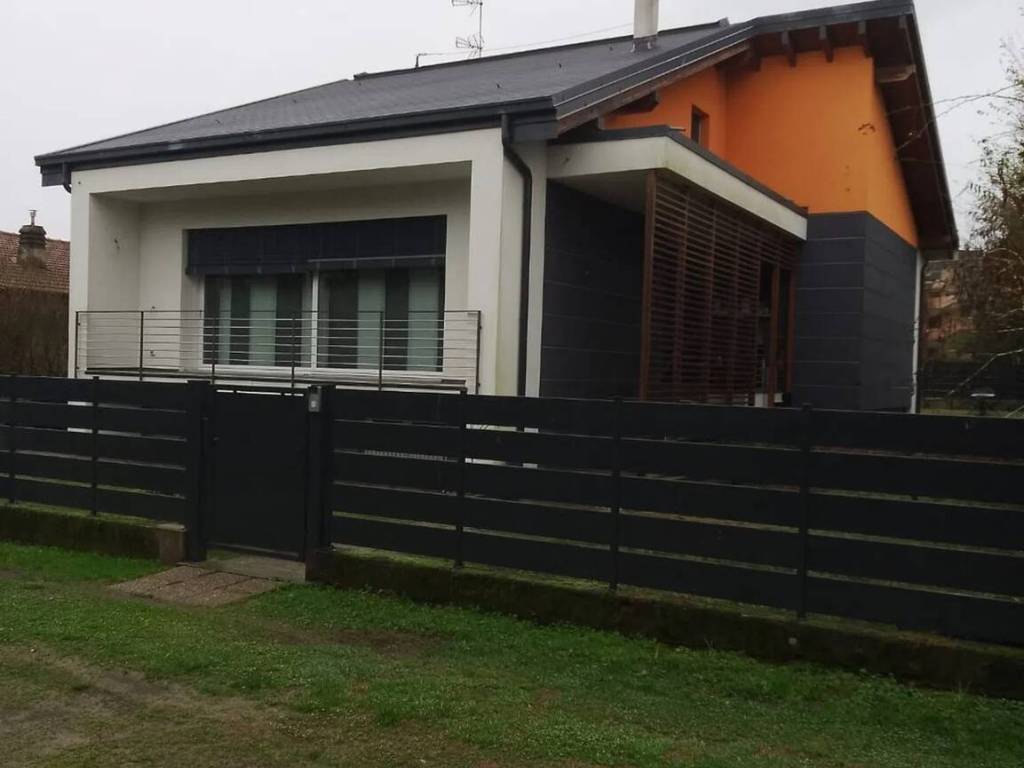 casa indipendente in vendita a Lesa
