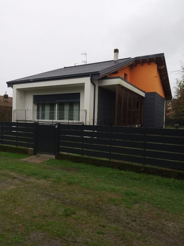 casa indipendente in vendita a Lesa