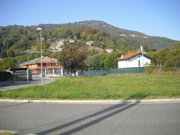 terreno edificabile in vendita a Lesa