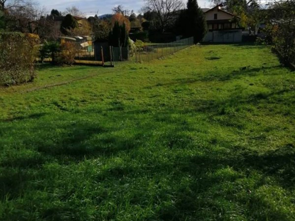 terreno edificabile in vendita a Lesa in zona Solcio