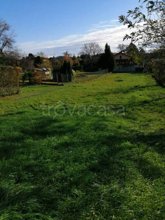 terreno edificabile in vendita a Lesa in zona Solcio