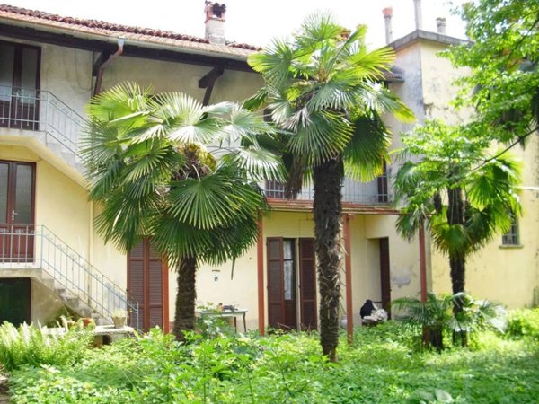 casa indipendente in vendita a Lesa in zona Comnago