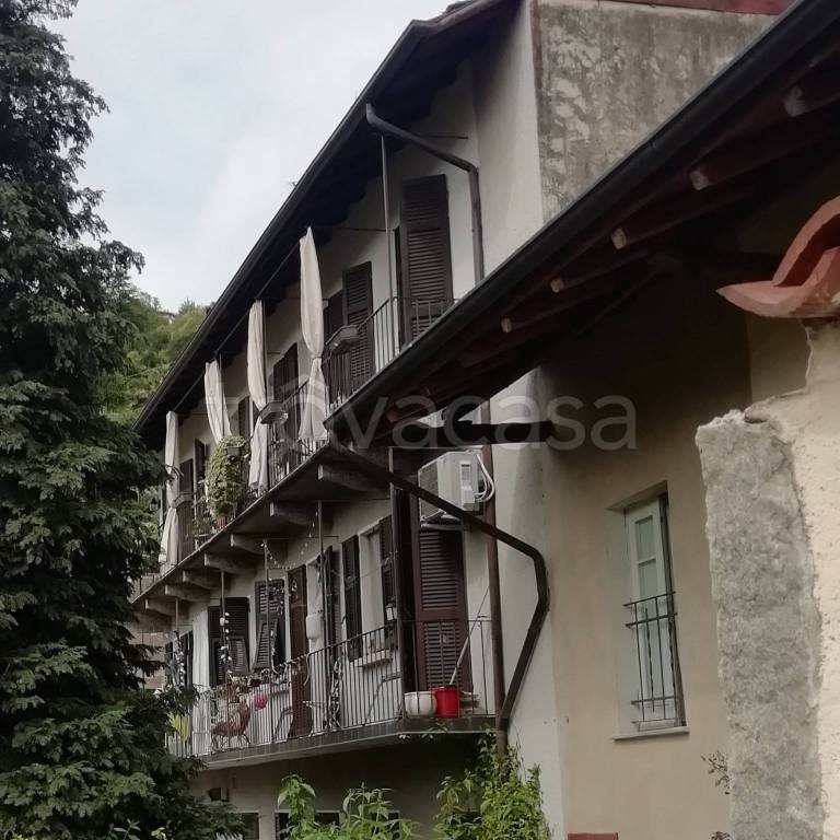 appartamento in vendita a Lesa in zona Solcio