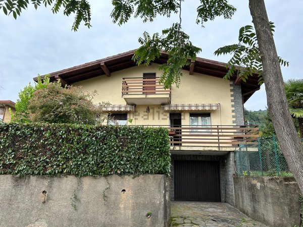 casa indipendente in vendita a Lesa