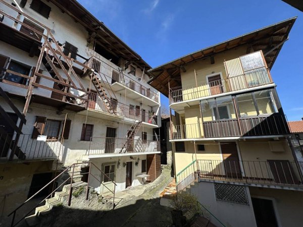 appartamento in vendita a Lesa in zona Calogna