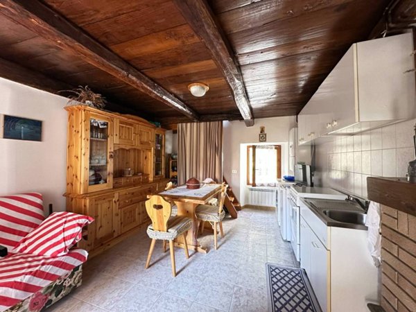 appartamento in vendita a Lesa in zona Calogna