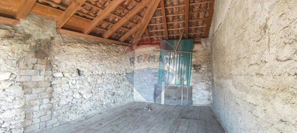 appartamento in vendita a Lesa in zona Calogna