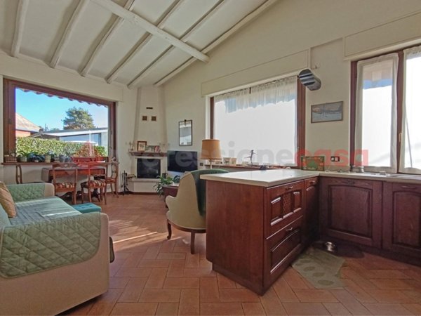 casa indipendente in vendita a Lesa in zona Solcio