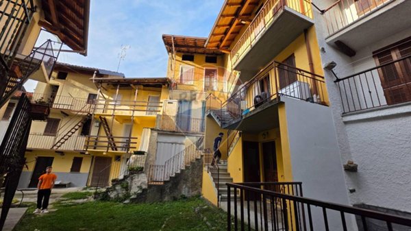 appartamento in vendita a Lesa in zona Calogna