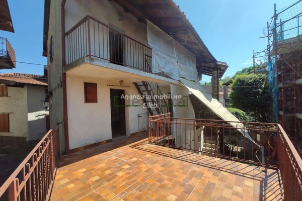 appartamento in vendita a Lesa in zona Calogna