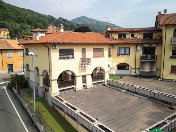 appartamento in vendita a Lesa in zona Solcio