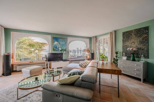 casa indipendente in vendita a Lesa in zona Solcio