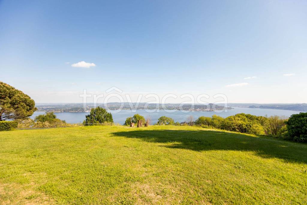 casa indipendente in vendita a Lesa