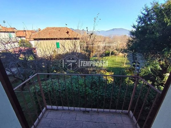 appartamento in vendita a Lesa in zona Calogna