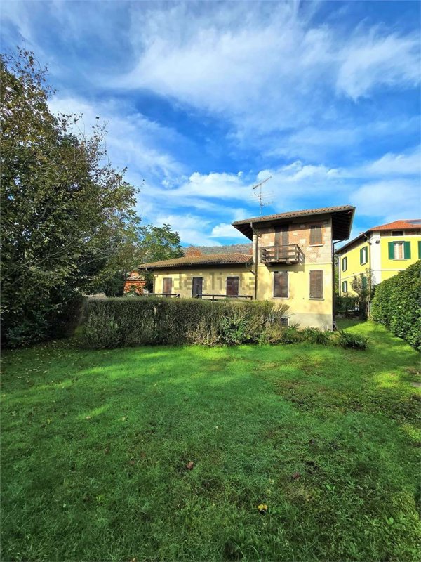 casa indipendente in vendita a Lesa