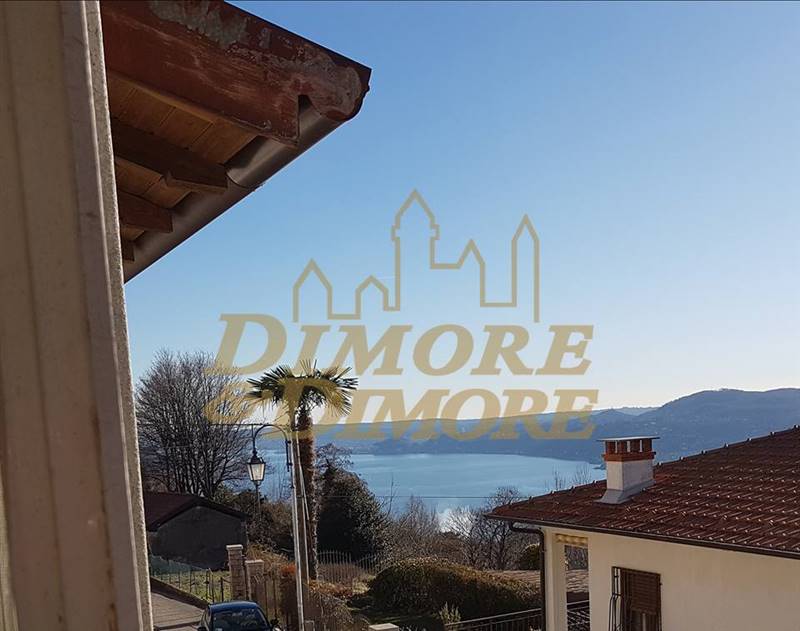 casa indipendente in vendita a Lesa in zona Comnago