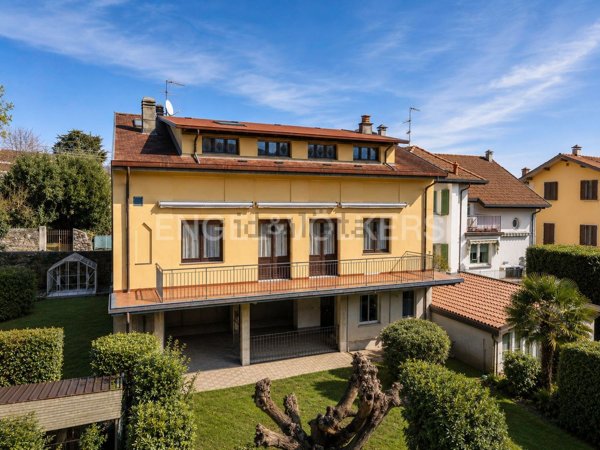 casa indipendente in vendita a Lesa in zona Solcio