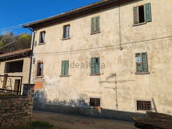 casa indipendente in vendita a Lesa in zona Comnago