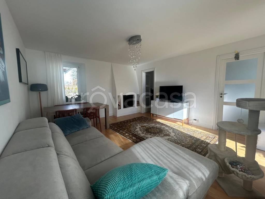 appartamento in vendita a Lesa in zona Solcio