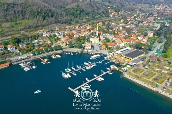 negozio in vendita a Lesa in zona Solcio