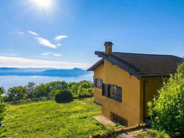 casa indipendente in vendita a Lesa