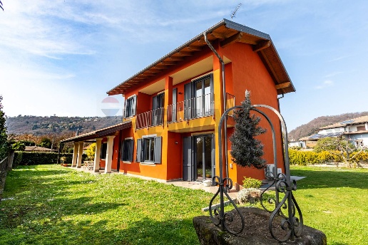 casa indipendente in vendita a Lesa