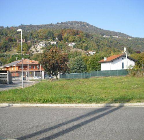terreno edificabile in vendita a Lesa