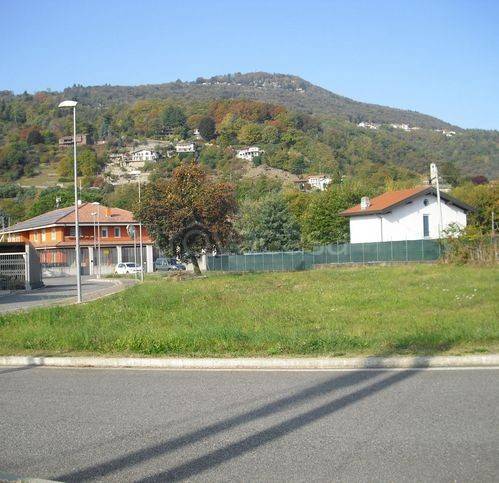 terreno edificabile in vendita a Lesa