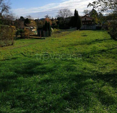terreno edificabile in vendita a Lesa in zona Solcio