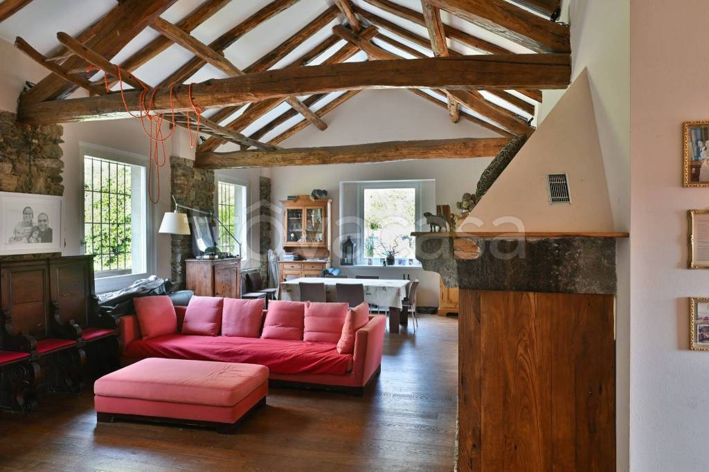 casa indipendente in vendita a Lesa in zona Comnago
