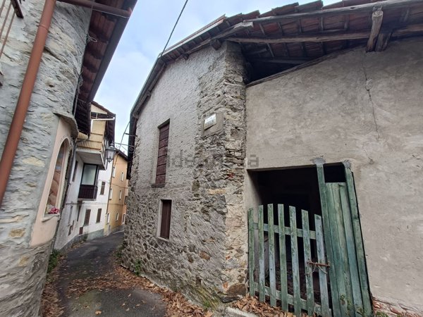 appartamento in vendita a Lesa in zona Calogna